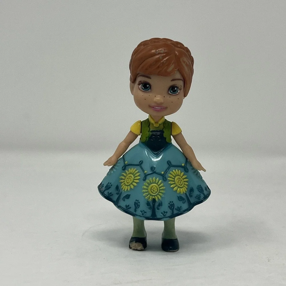 Mixed Lot of 6 Kids Toys/figures  Kelly Mattel, ana, tom-tom coco melon and etc.